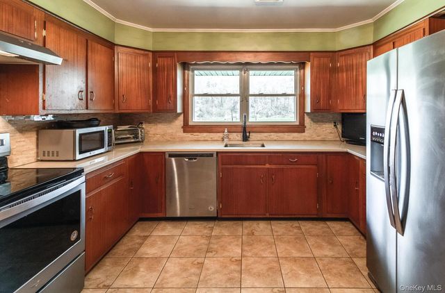 394 Smith Road, Hyde Park, NY 12538