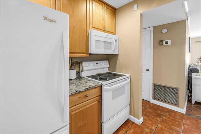 3269 BENEVA ROAD 102, Sarasota, FL 34232