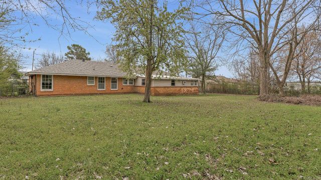 1319 Pardew, Jonesboro, AR 72401