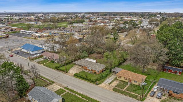 1319 Pardew, Jonesboro, AR 72401