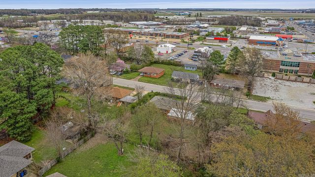 1319 Pardew, Jonesboro, AR 72401