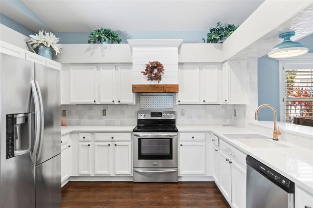 19218 SEA MIST LANE, Lutz, FL 33558