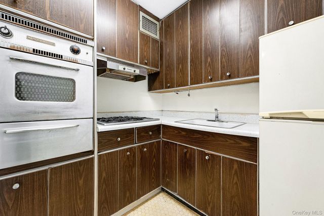 111-20 73rd Avenue 10J, Forest Hills, NY 11375
