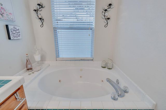 1801 Chapman Ct, Los Banos, CA 93635