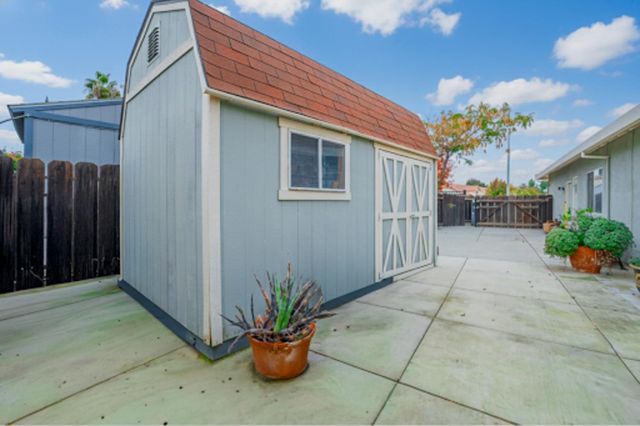 1801 Chapman Ct, Los Banos, CA 93635