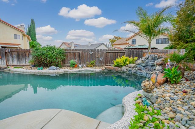 1801 Chapman Ct, Los Banos, CA 93635
