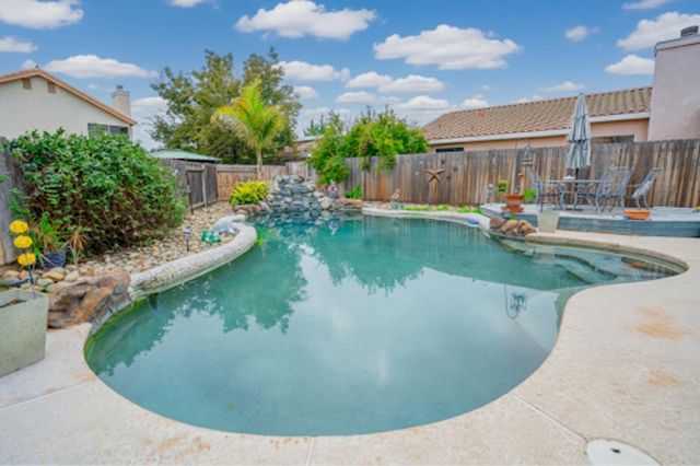 1801 Chapman Ct, Los Banos, CA 93635
