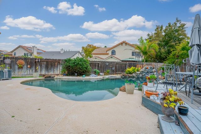 1801 Chapman Ct, Los Banos, CA 93635