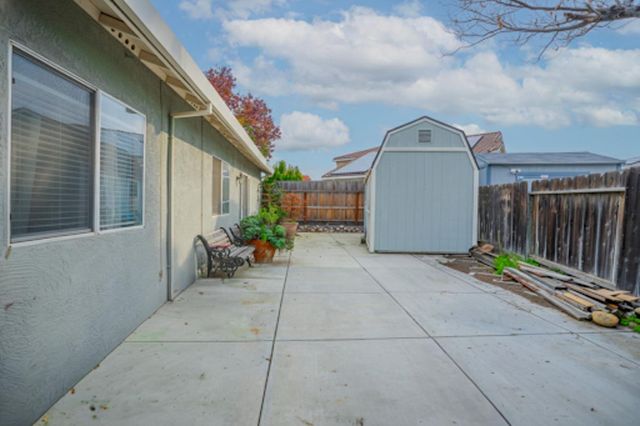 1801 Chapman Ct, Los Banos, CA 93635