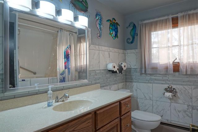 N16185 STATE HIGHWAY 13, Dorchester, WI 54425