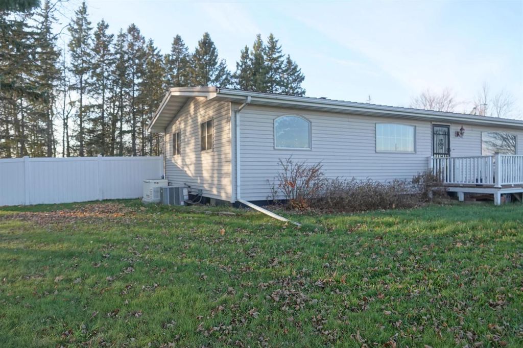 N16185 STATE HIGHWAY 13, Dorchester, WI 54425