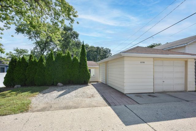 5735 N 58th STREET, Milwaukee, WI 53218