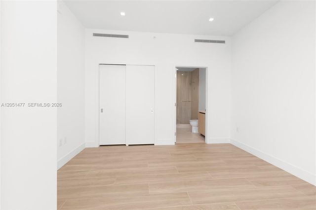 2411 Laguna Cr 611, Miami, FL 33181