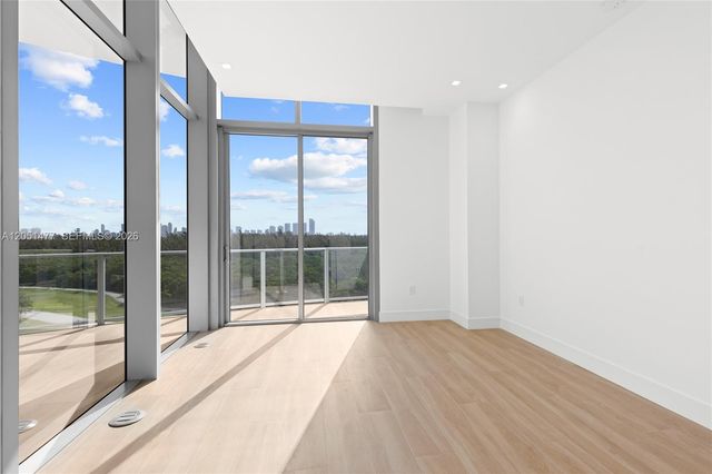 2411 Laguna Cr 611, Miami, FL 33181