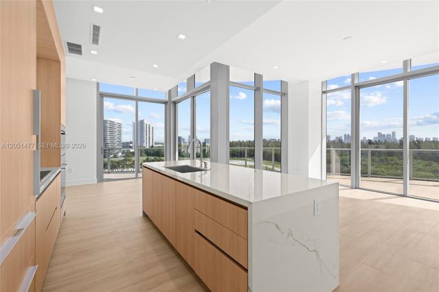 2411 Laguna Cr 611, Miami, FL 33181
