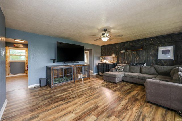 428 Drake Road, Kendallville, IN 46755