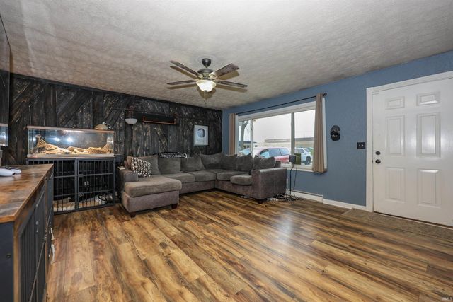 428 Drake Road, Kendallville, IN 46755