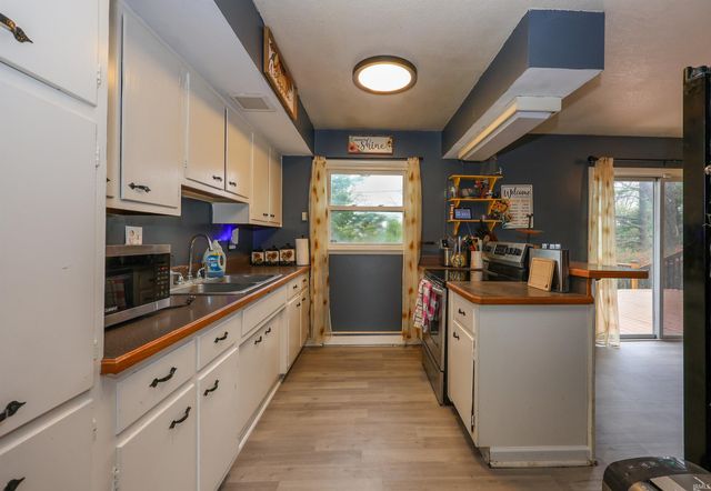 428 Drake Road, Kendallville, IN 46755