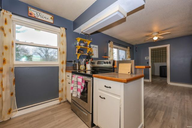 428 Drake Road, Kendallville, IN 46755