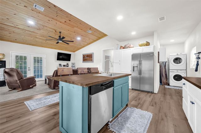 890 Paradise Drive, Coldspring, TX 77331