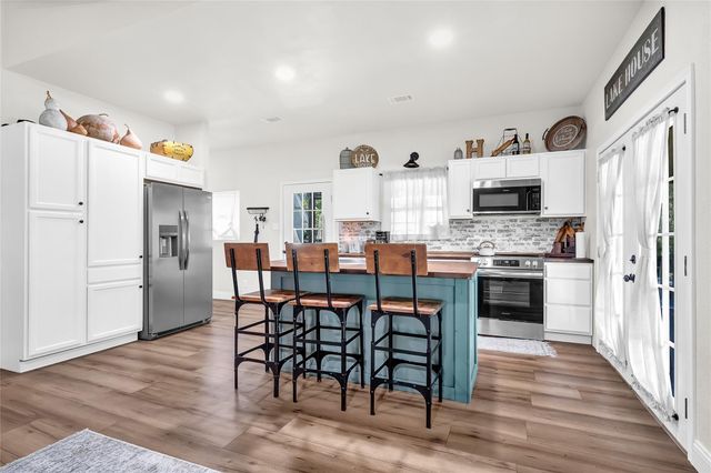 890 Paradise Drive, Coldspring, TX 77331