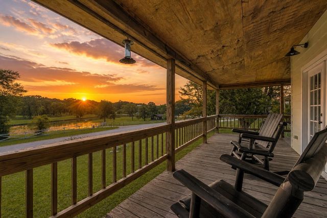 890 Paradise Drive, Coldspring, TX 77331