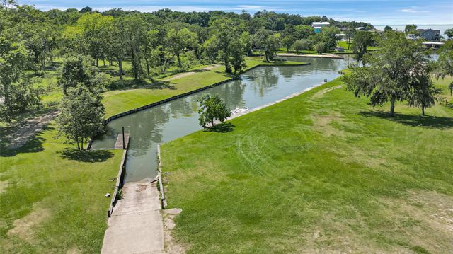 890 Paradise Drive, Coldspring, TX 77331
