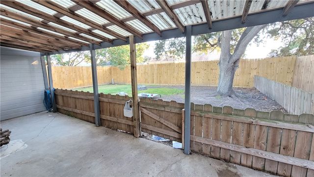 2817 Quebec Dr, Corpus Christi, TX 78414