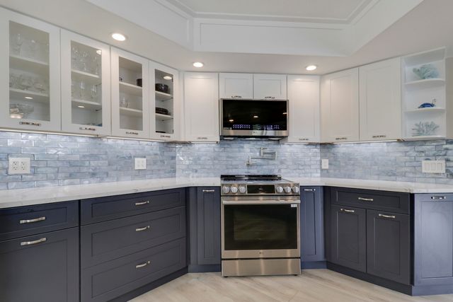 515 Bay Colony Drive N, Juno Beach, FL 33408