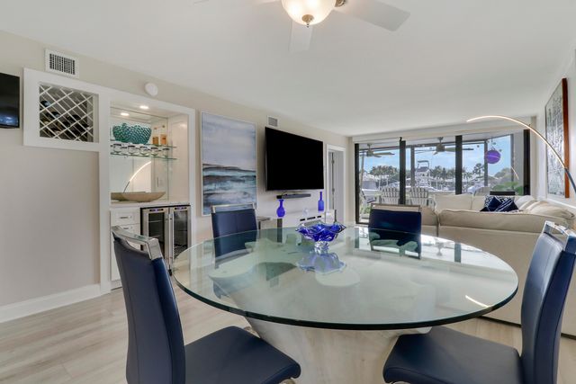 515 Bay Colony Drive N, Juno Beach, FL 33408