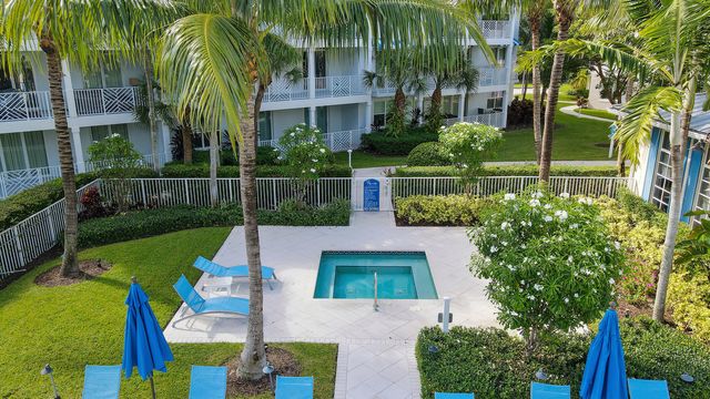 515 Bay Colony Drive N, Juno Beach, FL 33408