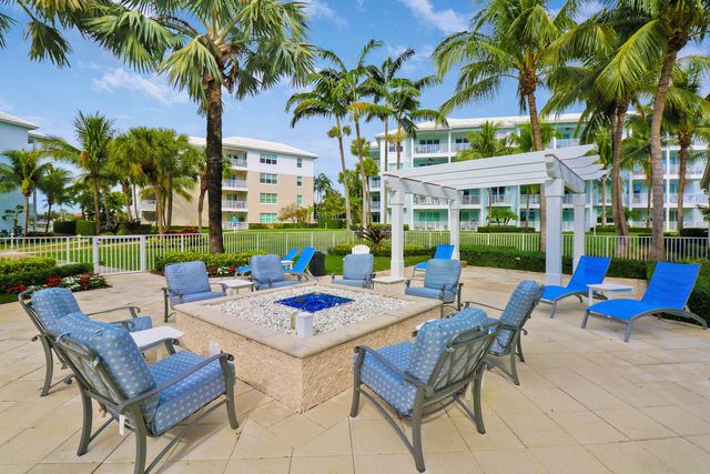515 Bay Colony Drive N, Juno Beach, FL 33408