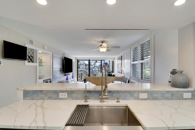 515 Bay Colony Drive N, Juno Beach, FL 33408