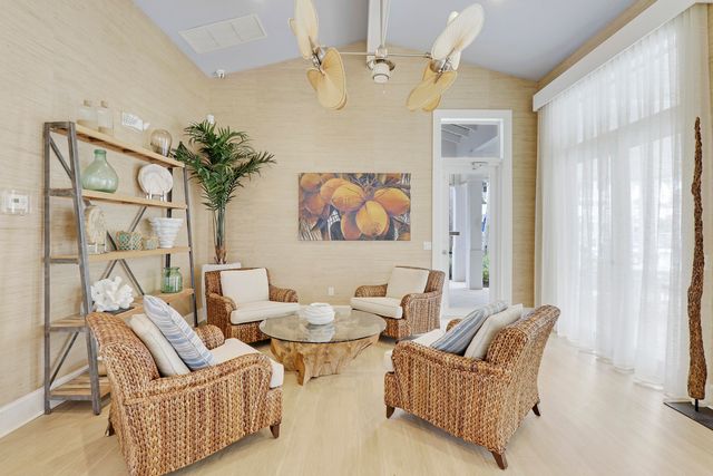 515 Bay Colony Drive N, Juno Beach, FL 33408