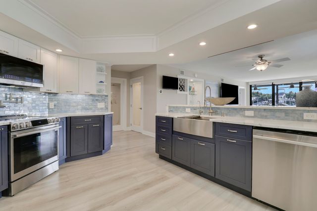 515 Bay Colony Drive N, Juno Beach, FL 33408