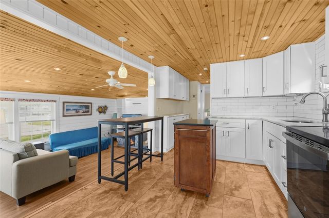 2055 CHAMPION STREET, Sarasota, FL 34231