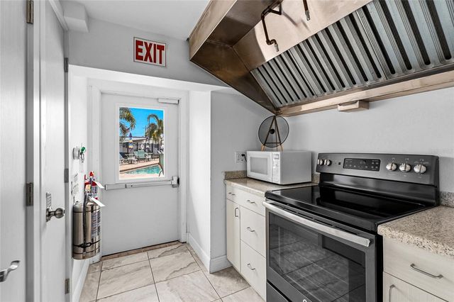 2055 CHAMPION STREET, Sarasota, FL 34231