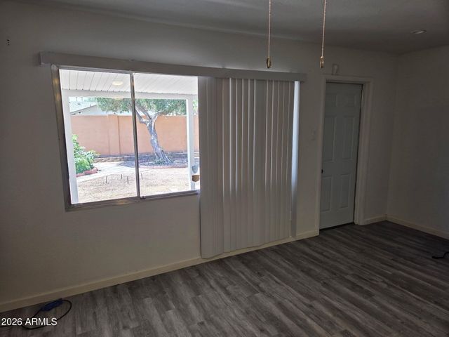 3555 W ACOMA Drive, Phoenix, AZ 85053