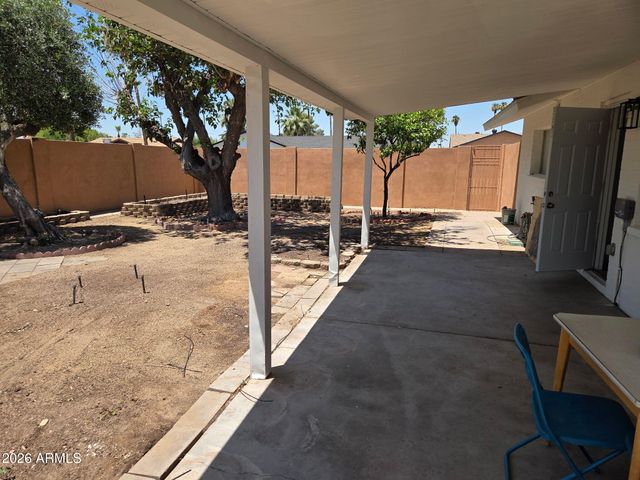 3555 W ACOMA Drive, Phoenix, AZ 85053