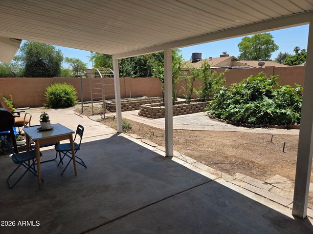 3555 W ACOMA Drive, Phoenix, AZ 85053