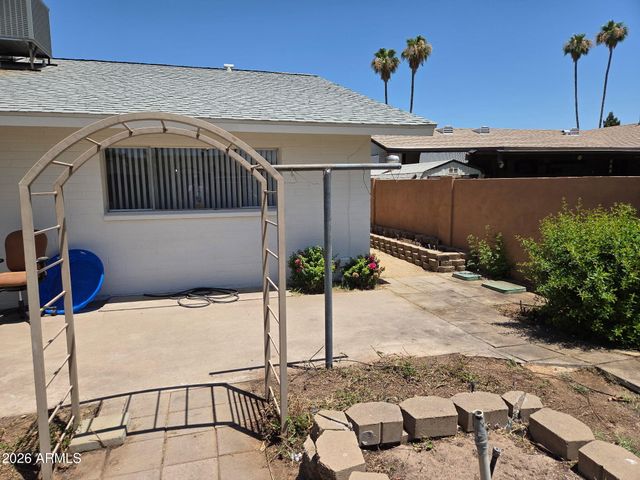 3555 W ACOMA Drive, Phoenix, AZ 85053