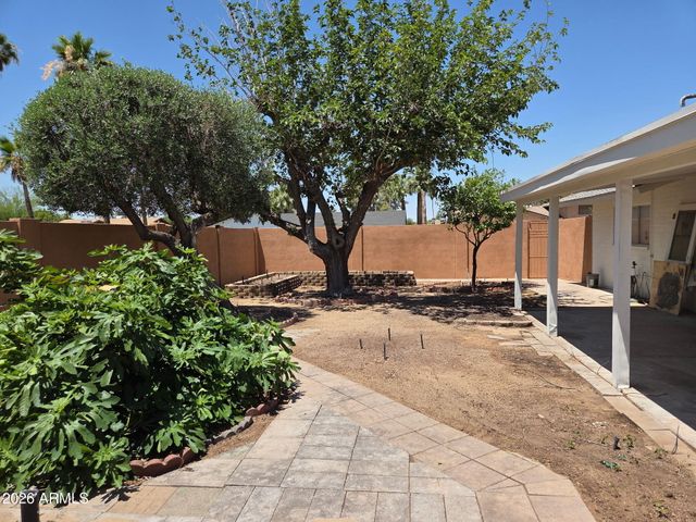 3555 W ACOMA Drive, Phoenix, AZ 85053