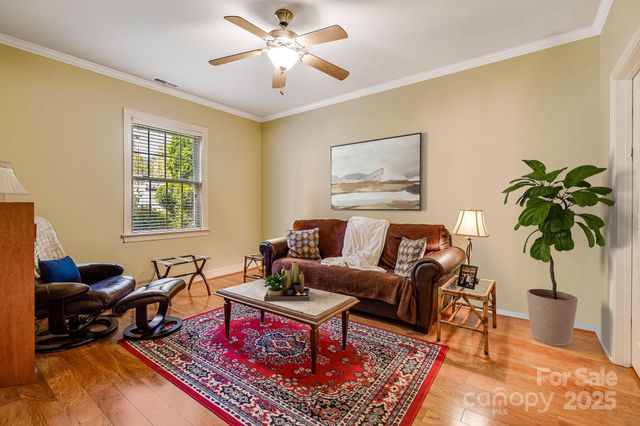28 Trafalgar Circle, Asheville, NC 28805