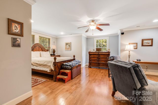 28 Trafalgar Circle, Asheville, NC 28805