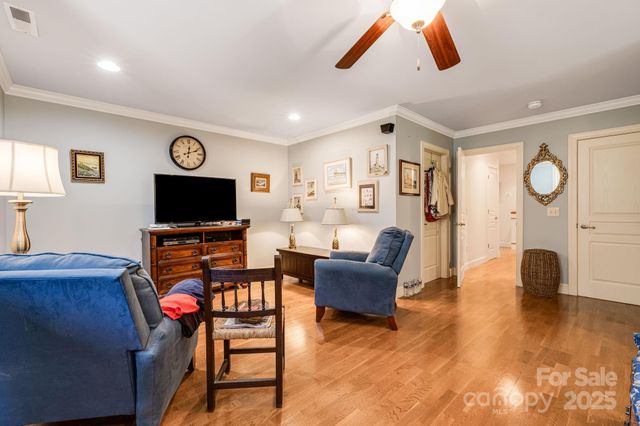 28 Trafalgar Circle, Asheville, NC 28805