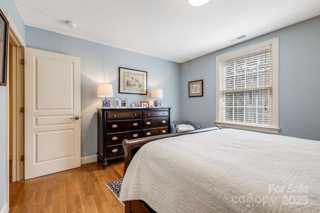 28 Trafalgar Circle, Asheville, NC 28805