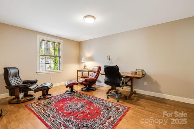 28 Trafalgar Circle, Asheville, NC 28805