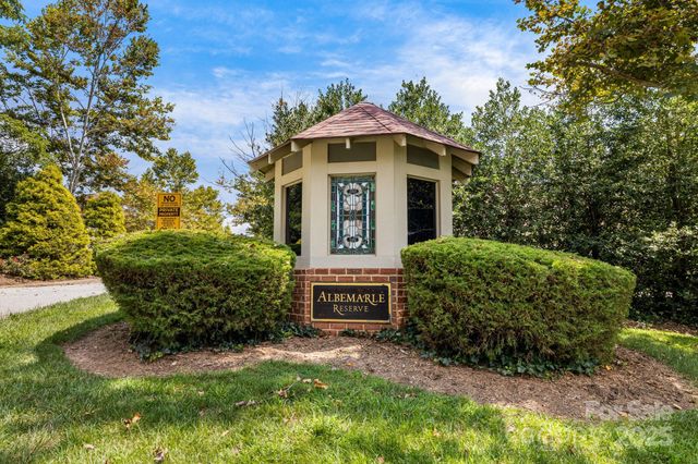 28 Trafalgar Circle, Asheville, NC 28805