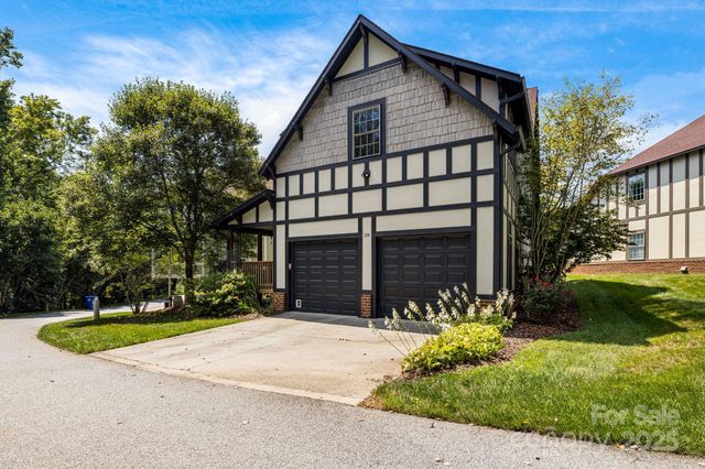 28 Trafalgar Circle, Asheville, NC 28805