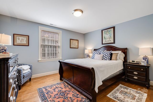 28 Trafalgar Circle, Asheville, NC 28805